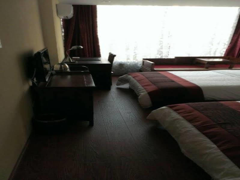 Kunming Green Lake Hostel Exterior photo